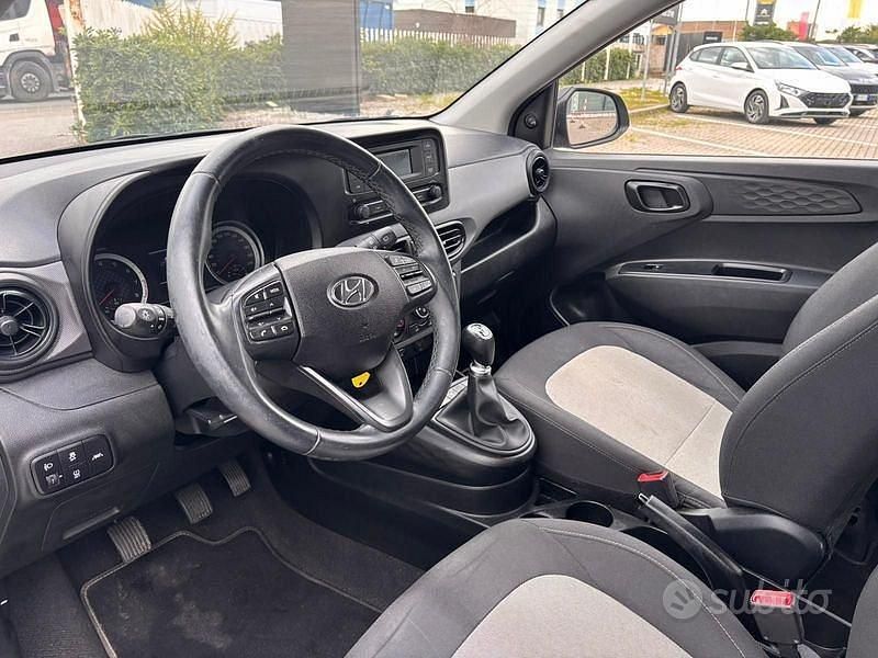 Usata Hyundai i10 Advanced 67 CV (49 kW) 2021 Grigio Utilitaria