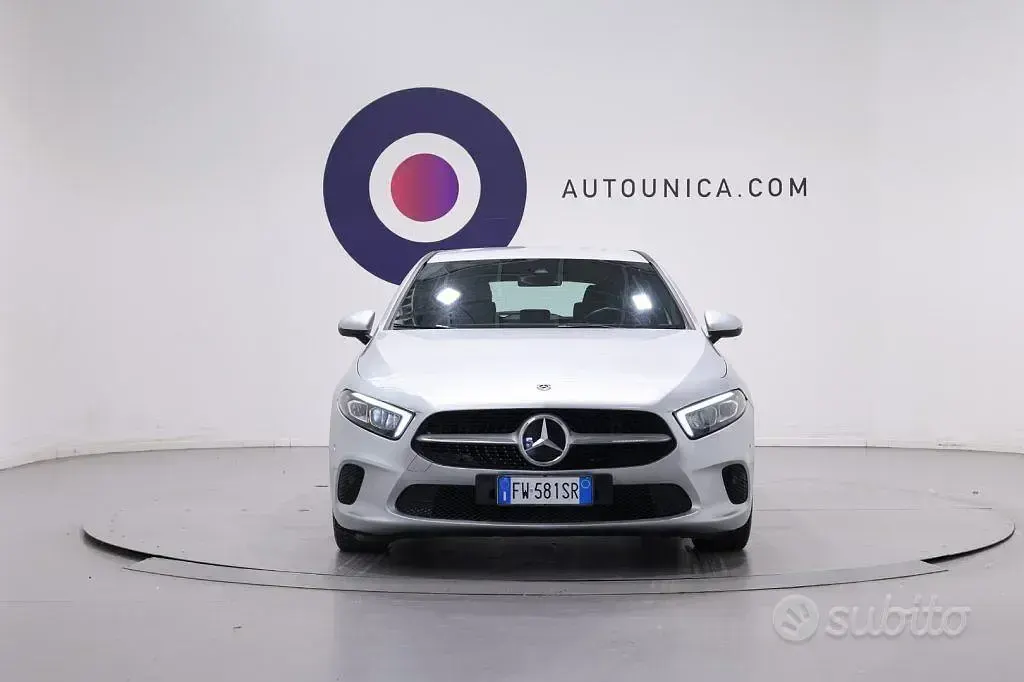 Usata Mercedes A180 116 CV (85 kW) 2019 Grigio Berlina