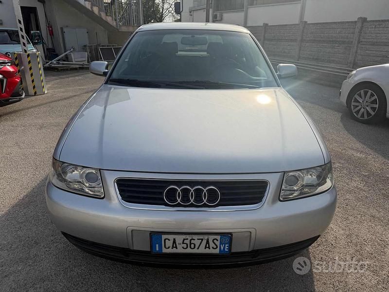 Usata Audi A3 Ambiente 102 CV (75 kW) 2002 Grigio Utilitaria