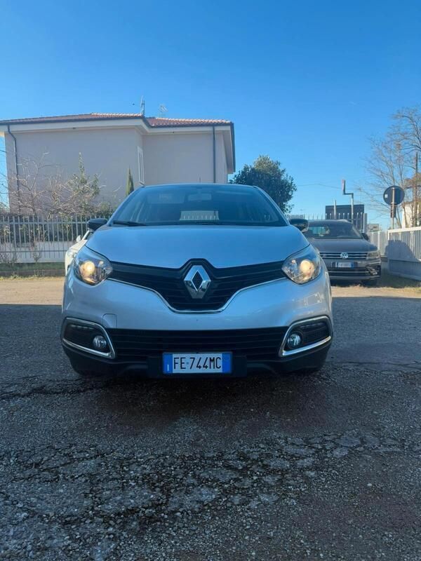 Usata Renault Captur Intens 90 CV (66 kW) 2016 Grigio SUV