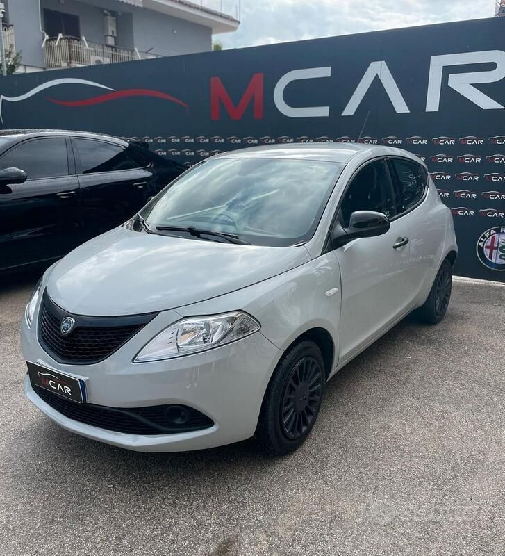 Usata Lancia Ypsilon 69 CV (50 kW) 2018 Grigio Utilitaria