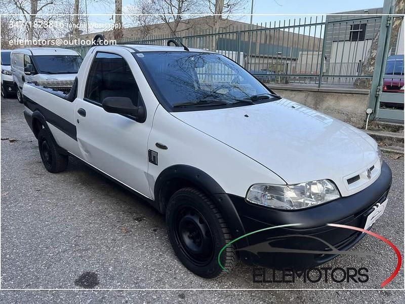 Usata Fiat Strada 80 CV (58 kW) 2004 Bianco Pick-up
