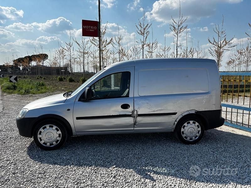 Usata Opel Combo 96 CV (70 kW) 2005 Grigio Monovolume