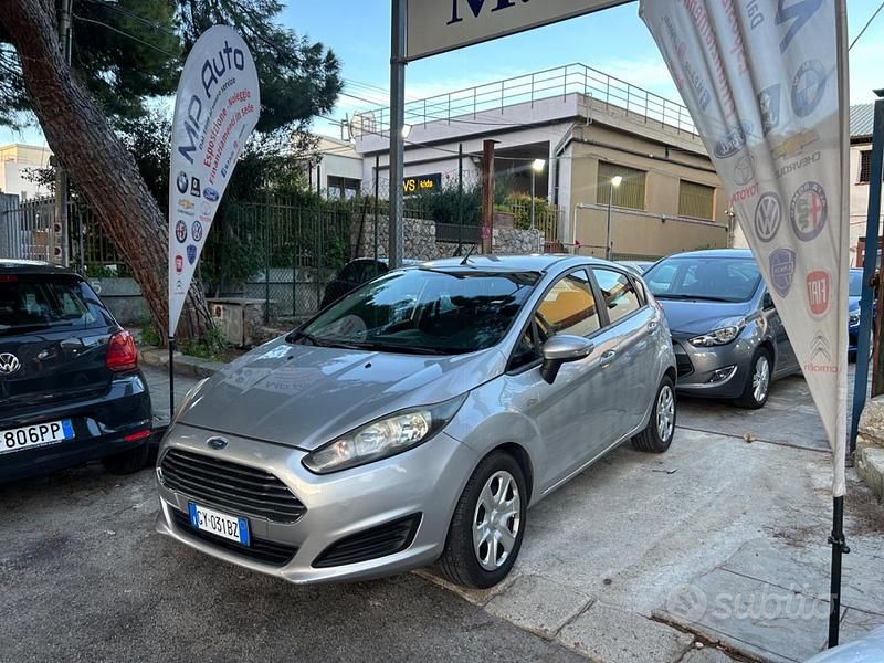 Usata Ford Fiesta Business Edition 96 CV (70 kW) 2014 Grigio Utilitaria