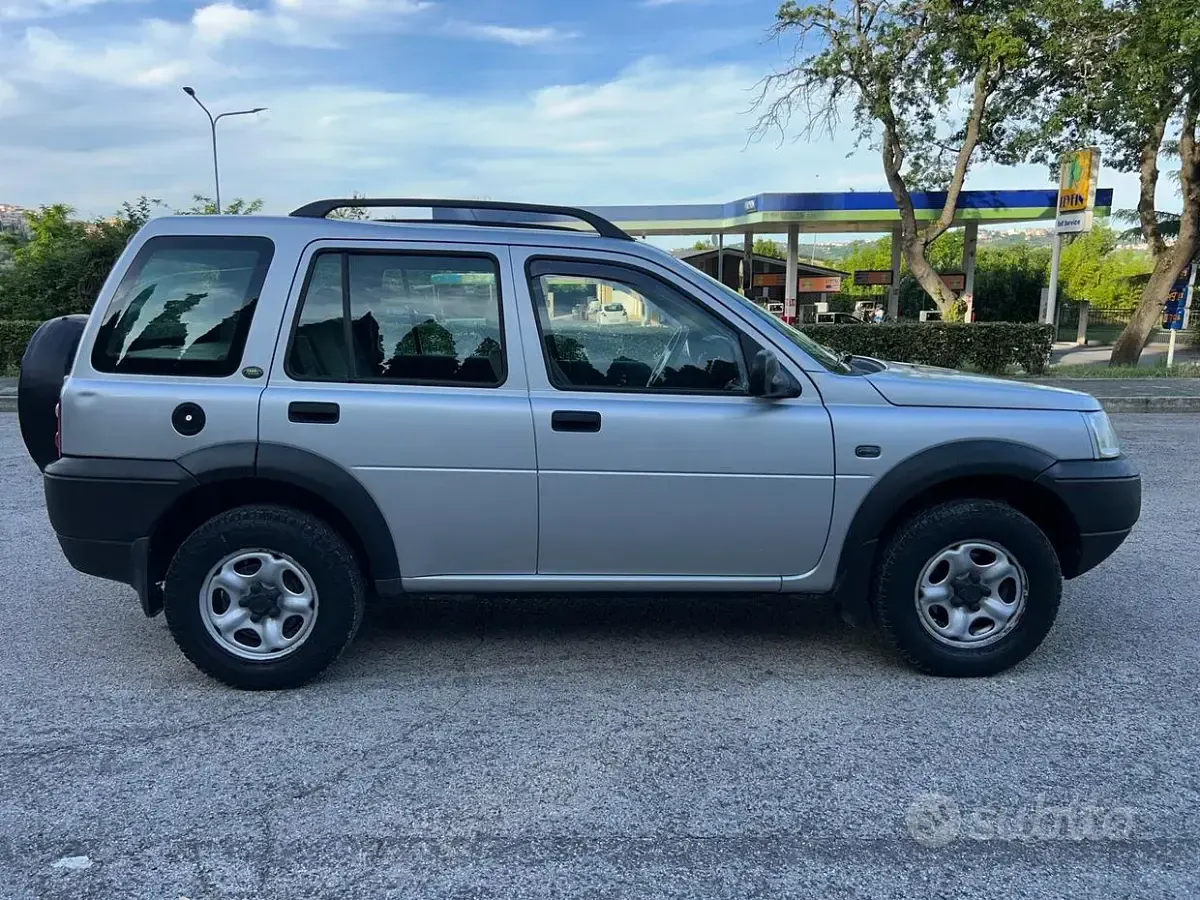 Usata Land Rover Freelander 111 CV (81 kW) 2002 Grigio SUV