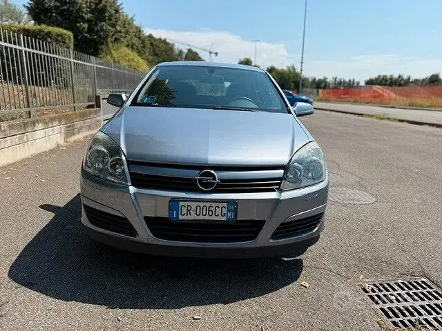 Usata Opel Astra Enjoy 90 CV (66 kW) 2004 Grigio Berlina