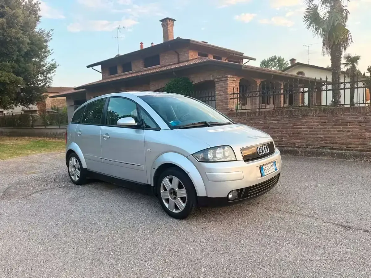 Usata Audi A2 75 CV (55 kW) 2001 Grigio Utilitaria