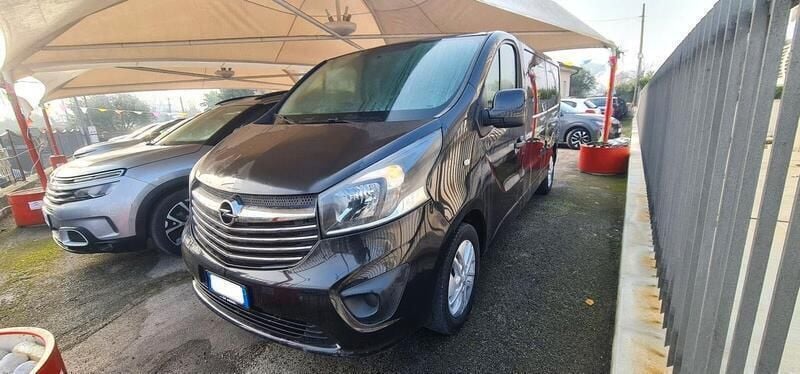 Usata Opel Vivaro 145 CV (106 kW) 2016 Nero Monovolume