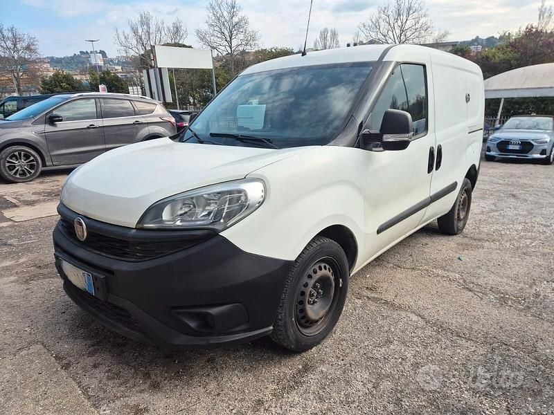 Usata Fiat Doblò 120 CV (88 kW) 2015 Bianco Monovolume