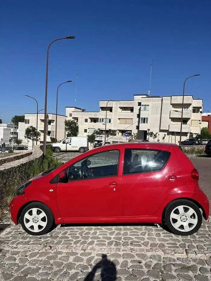 Usata Toyota Aygo 68 CV (50 kW) 2007 Rosso Utilitaria