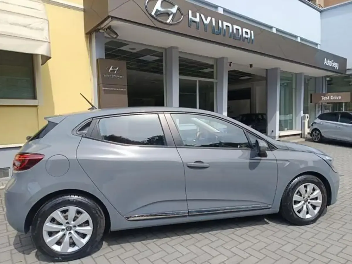 Usata Renault Clio Zen 101 CV (74 kW) 2020 Grigio Utilitaria