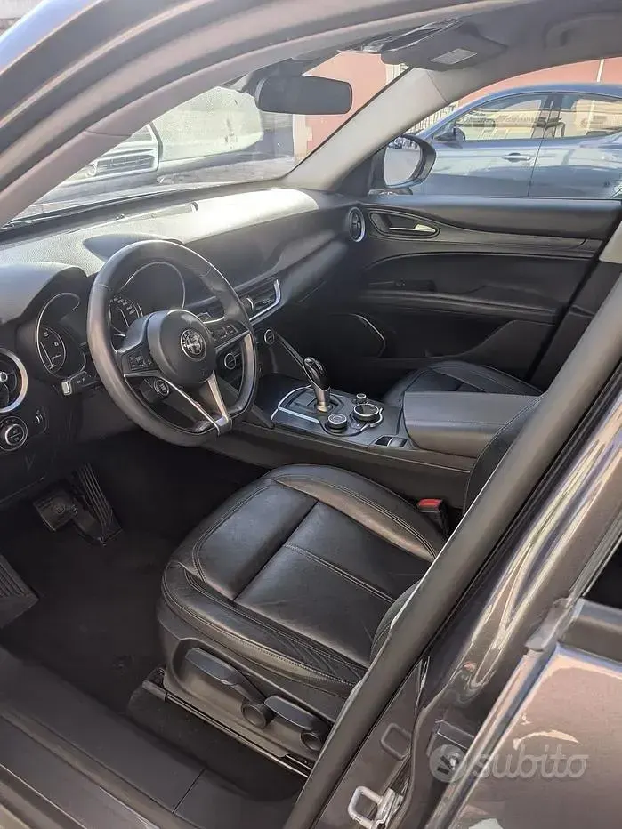 Usata Alfa Romeo Stelvio 179 CV (131 kW) 2017 Grigio SUV