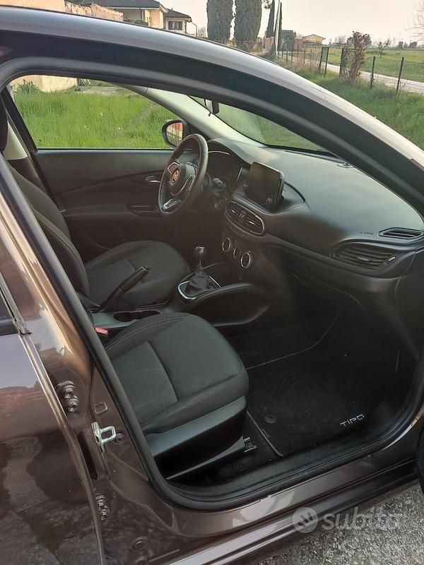 Usata Fiat Tipo City Life 130 CV (95 kW) 2021 Marrone Station wagon