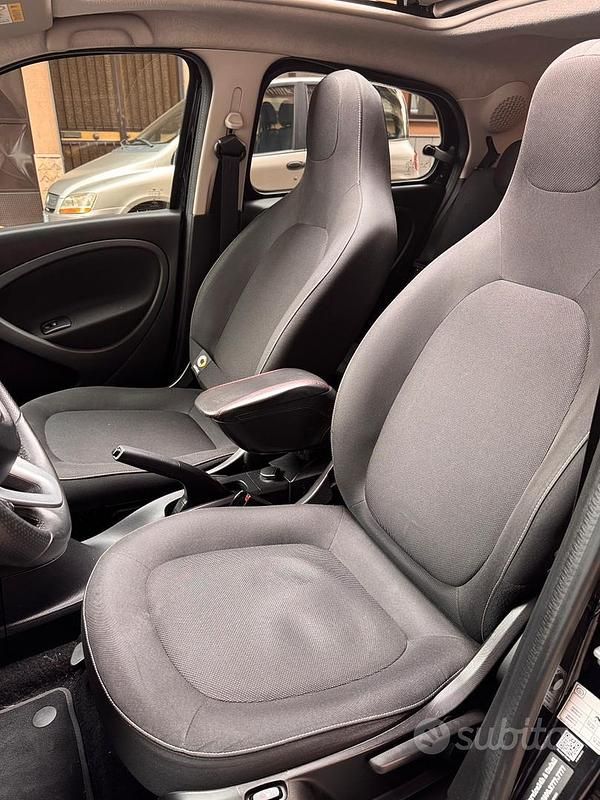 Usata Smart ForFour Passion 71 CV (52 kW) 2019 Nero Utilitaria