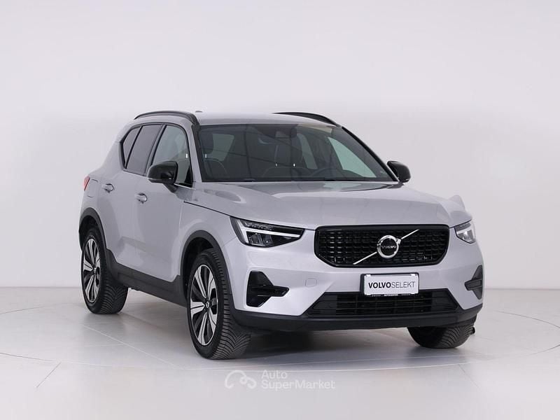 Usata Volvo XC40 Plus 155 CV (114 kW) 2022 Argento SUV