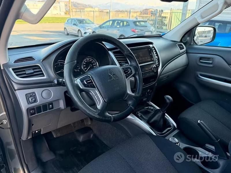 Usata Mitsubishi L200 Invite 181 CV (133 kW) 2017 Grigio Pick-up