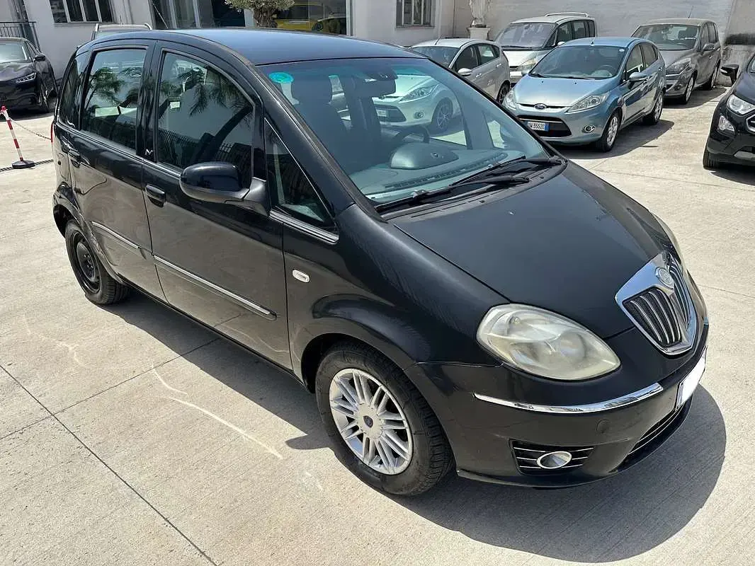 Usata Lancia Musa 90 CV (66 kW) 2009 Nero Monovolume