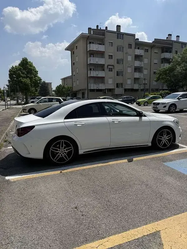 Usado Mercedes CLA200 Premium 136 CV (100 kW) 2018 Berlina