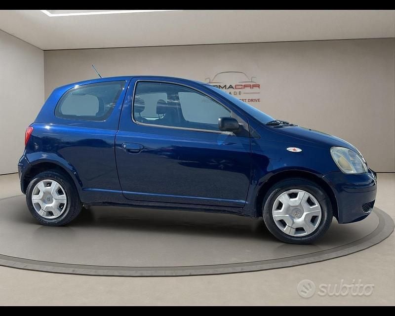 Usata Toyota Yaris Sol 65 CV (47 kW) 2004 Blu met Berlina