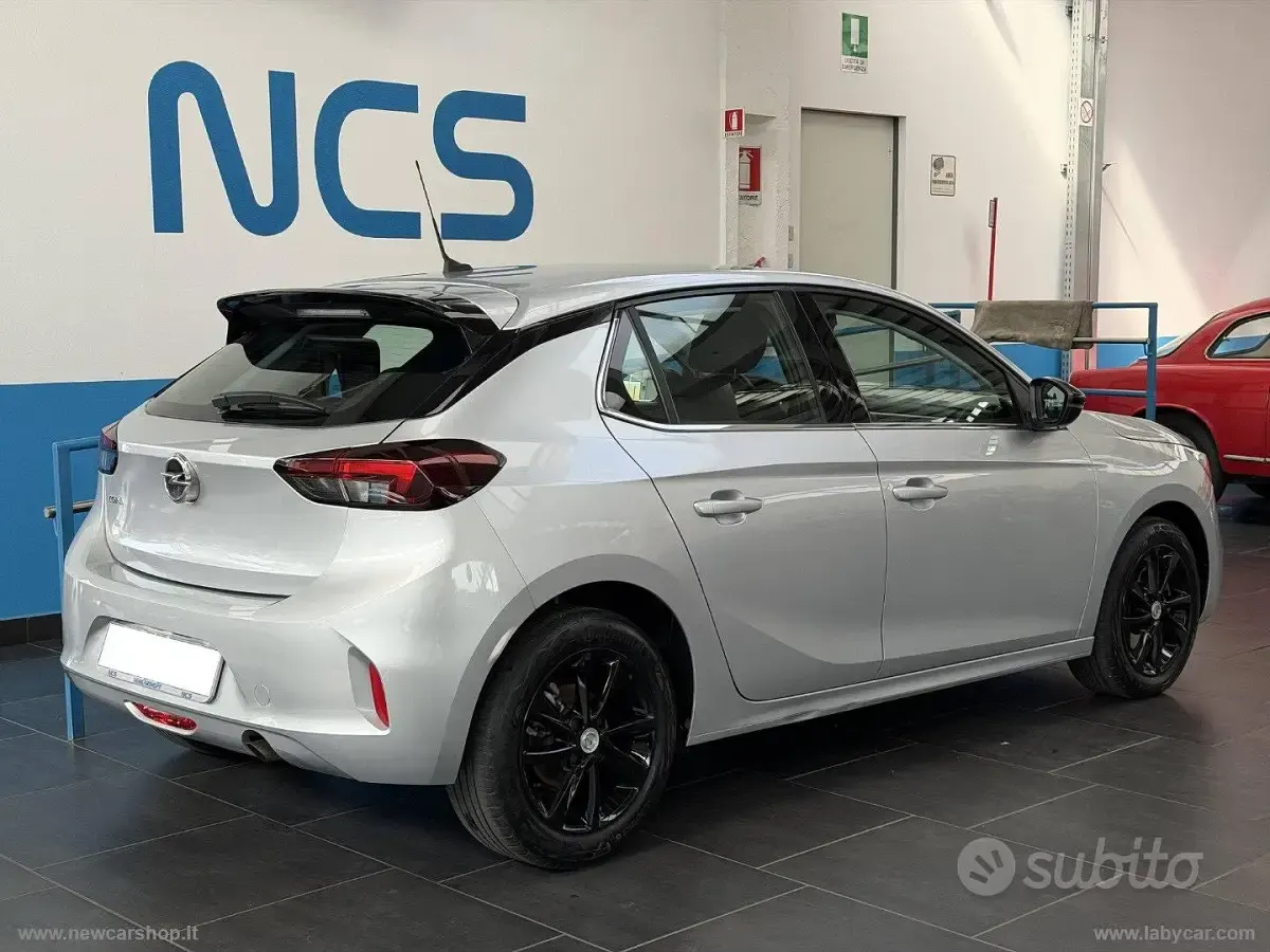 Usata Opel Corsa Elegance 101 CV (74 kW) 2023 Argento Utilitaria