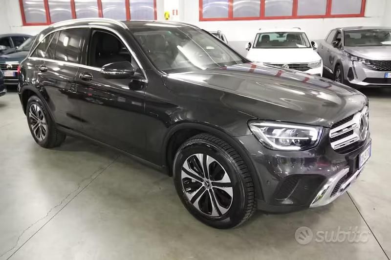 Usata Mercedes GLC300e 211 CV (155 kW) 2020 Grigio scuro SUV