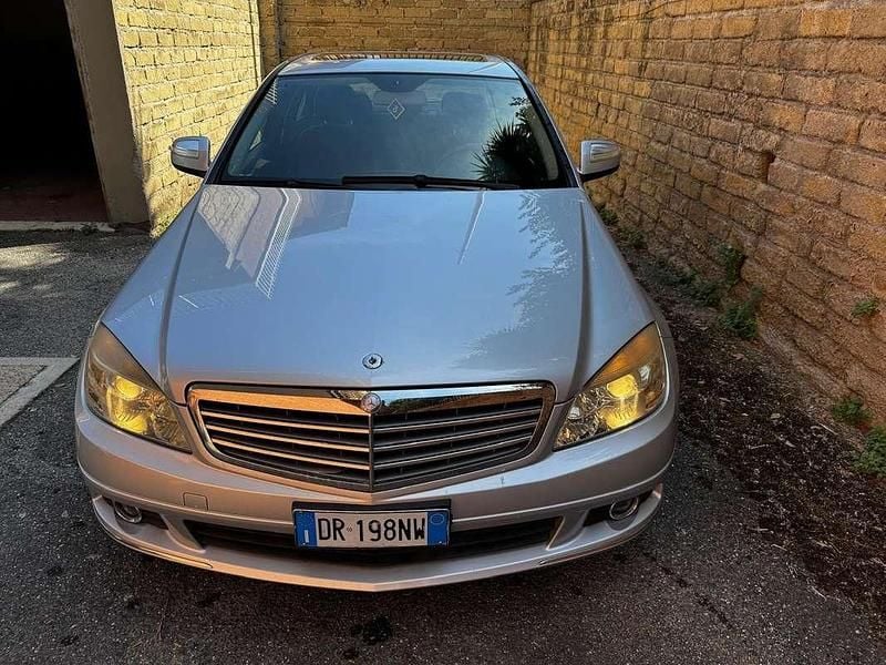 Grigio Usata 2008 Mercedes C200 Avantgarde Berlina | 8000 € (Buon prezzo) - Immagine 1/4