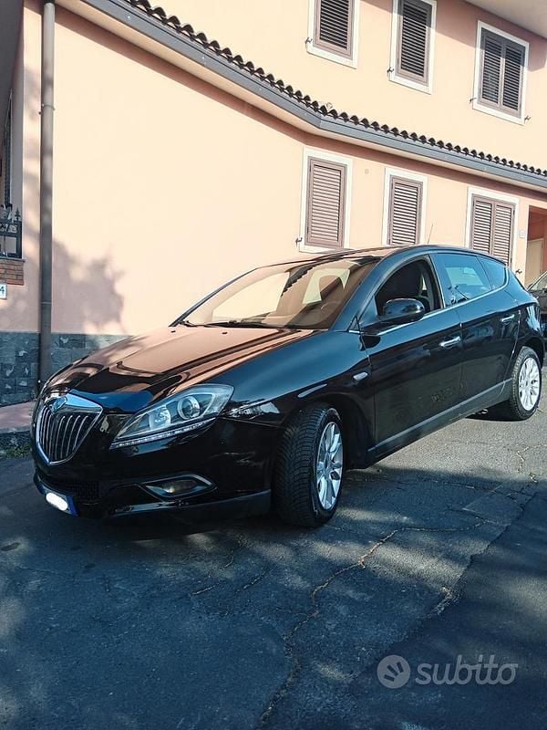 Usata Lancia Delta 120 CV (88 kW) 2012 Utilitaria