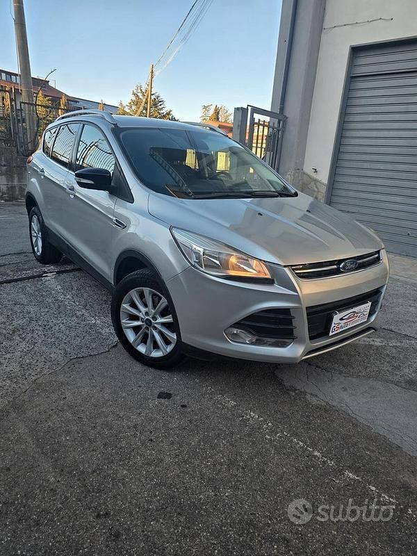 Usata Ford Kuga Titanium 120 CV (88 kW) 2016 Grigio SUV