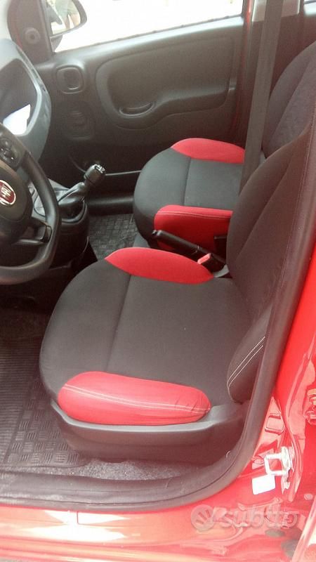 Usata Fiat Panda Easy 69 CV (50 kW) 2018 Rosso Utilitaria