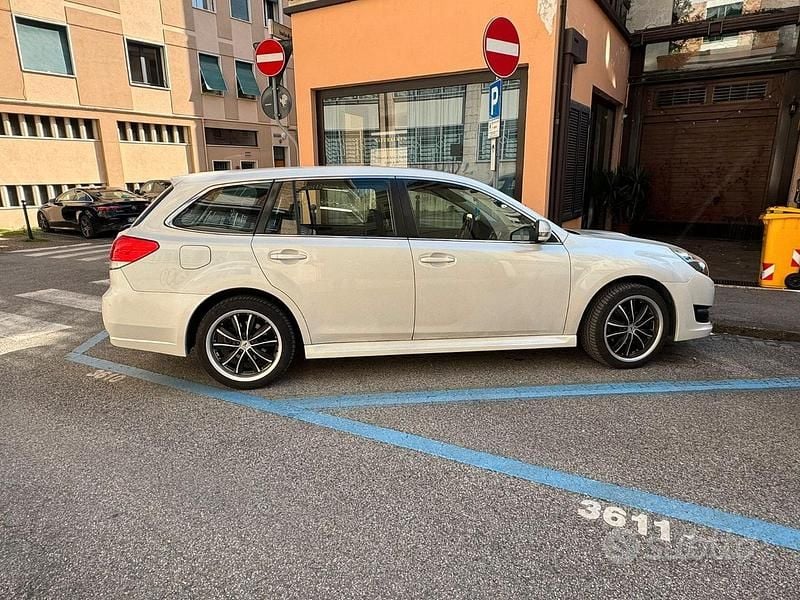 Usata Subaru Legacy Sport 150 CV (110 kW) 2010 Bianco Station wagon