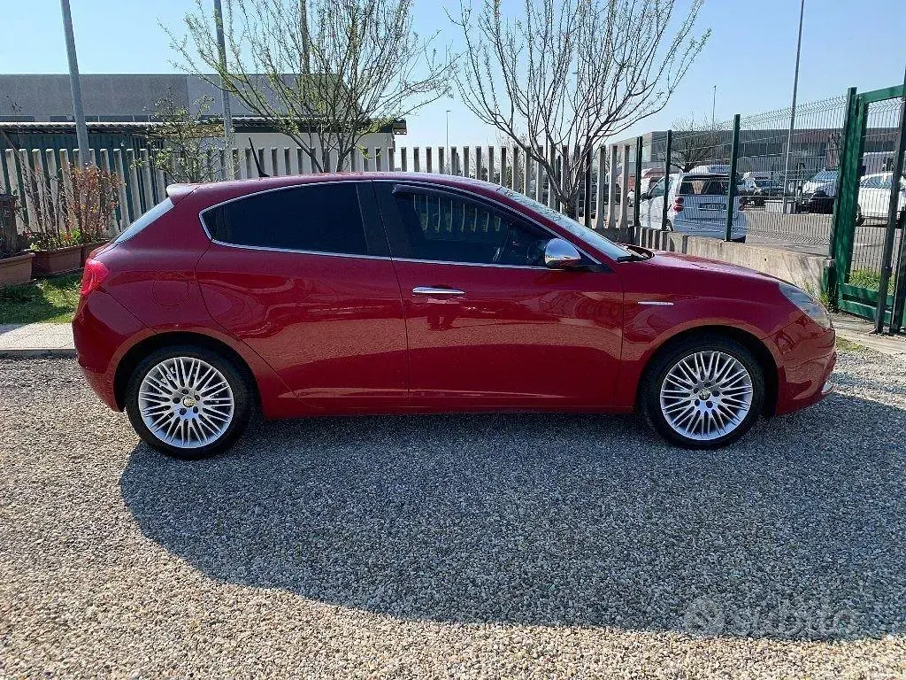 Usata Alfa Romeo Giulietta Business 105 CV (77 kW) 2015 Rosso Utilitaria