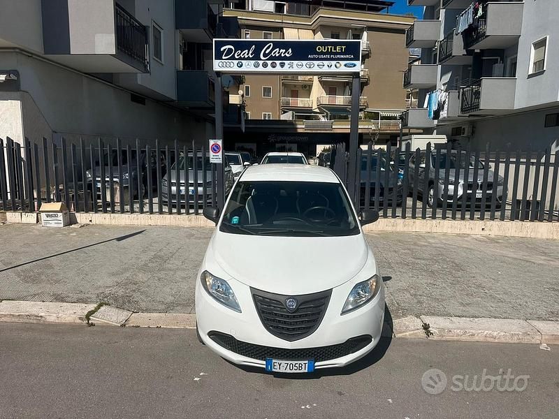 Usata Lancia Ypsilon Silver 69 CV (50 kW) 2016 Bianco Utilitaria