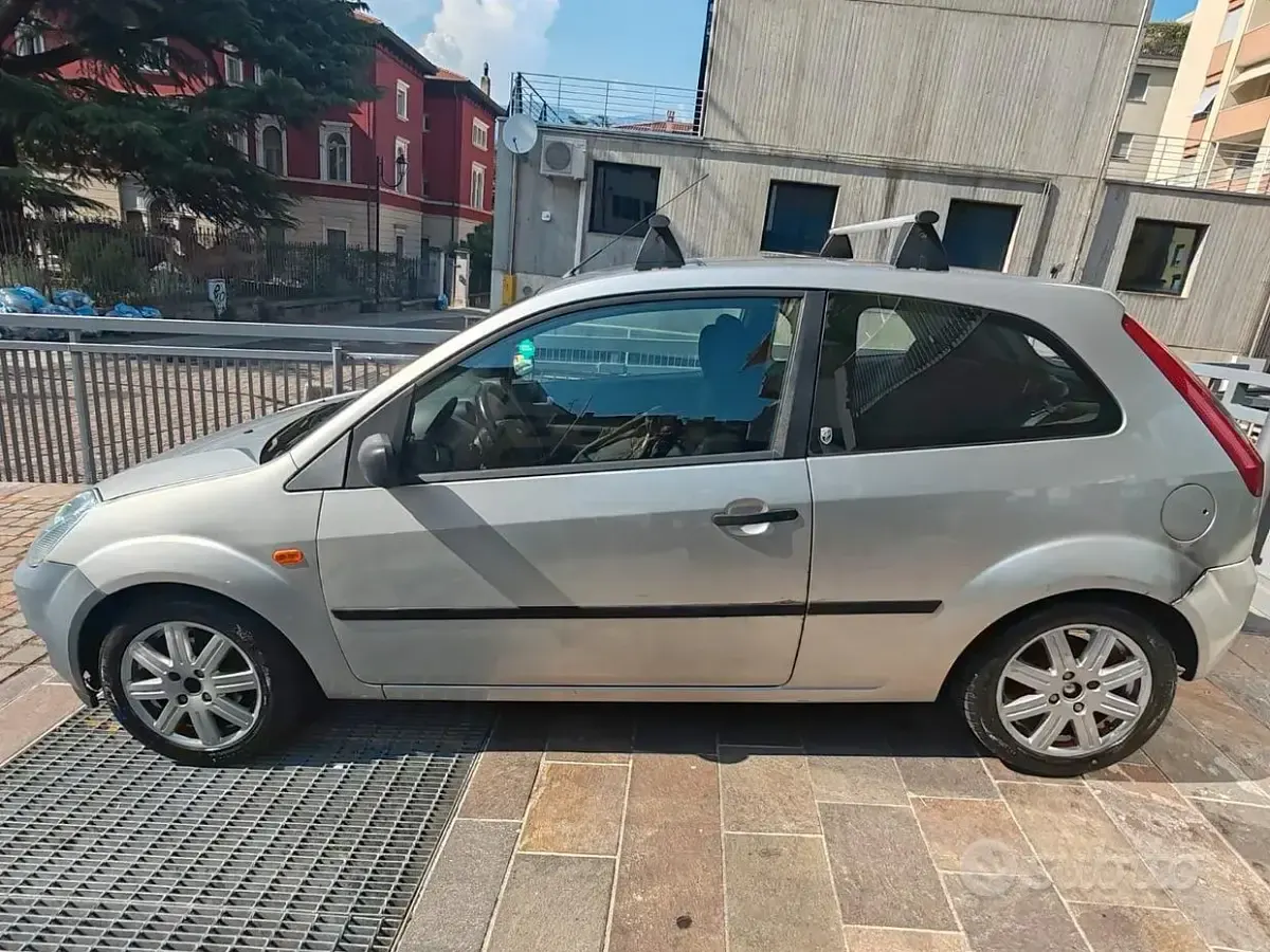 Usata Ford Fiesta 75 CV (55 kW) 2005 Utilitaria