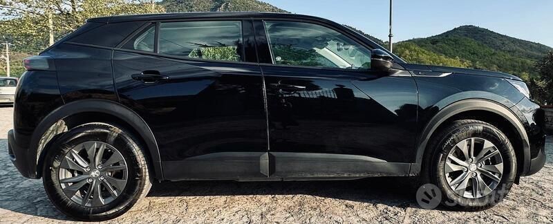 Usata Peugeot e-2008 100 kW (136 CV) 2021 Nero SUV