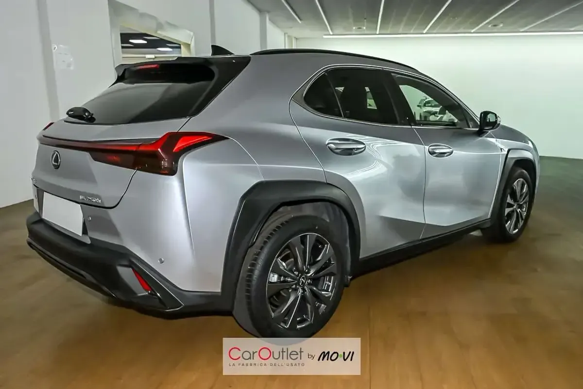 Usata Lexus UX Sport Line 184 CV (135 kW) 2023 Grigio SUV