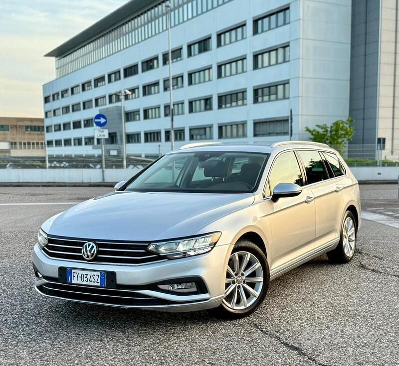 Grigio Usata 2020 VW Passat Business Station wagon | 15.950 € (Ottimo prezzo) - Immagine 1/4