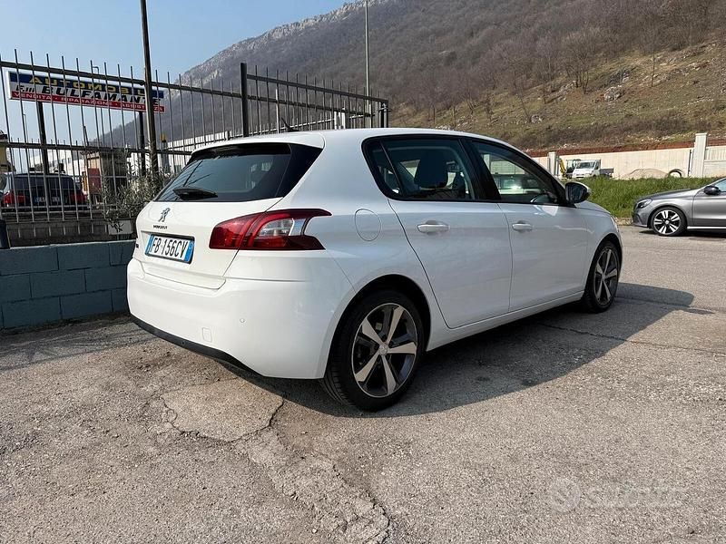 Usata Peugeot 308 GT-line 120 CV (88 kW) 2015 Bianco Berlina
