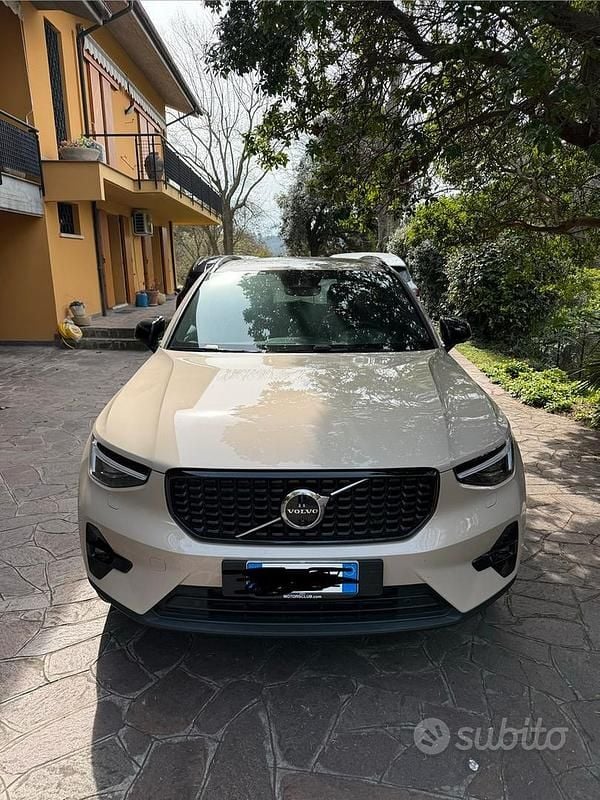 Usata Volvo XC40 163 CV (119 kW) 2025 Bianco SUV
