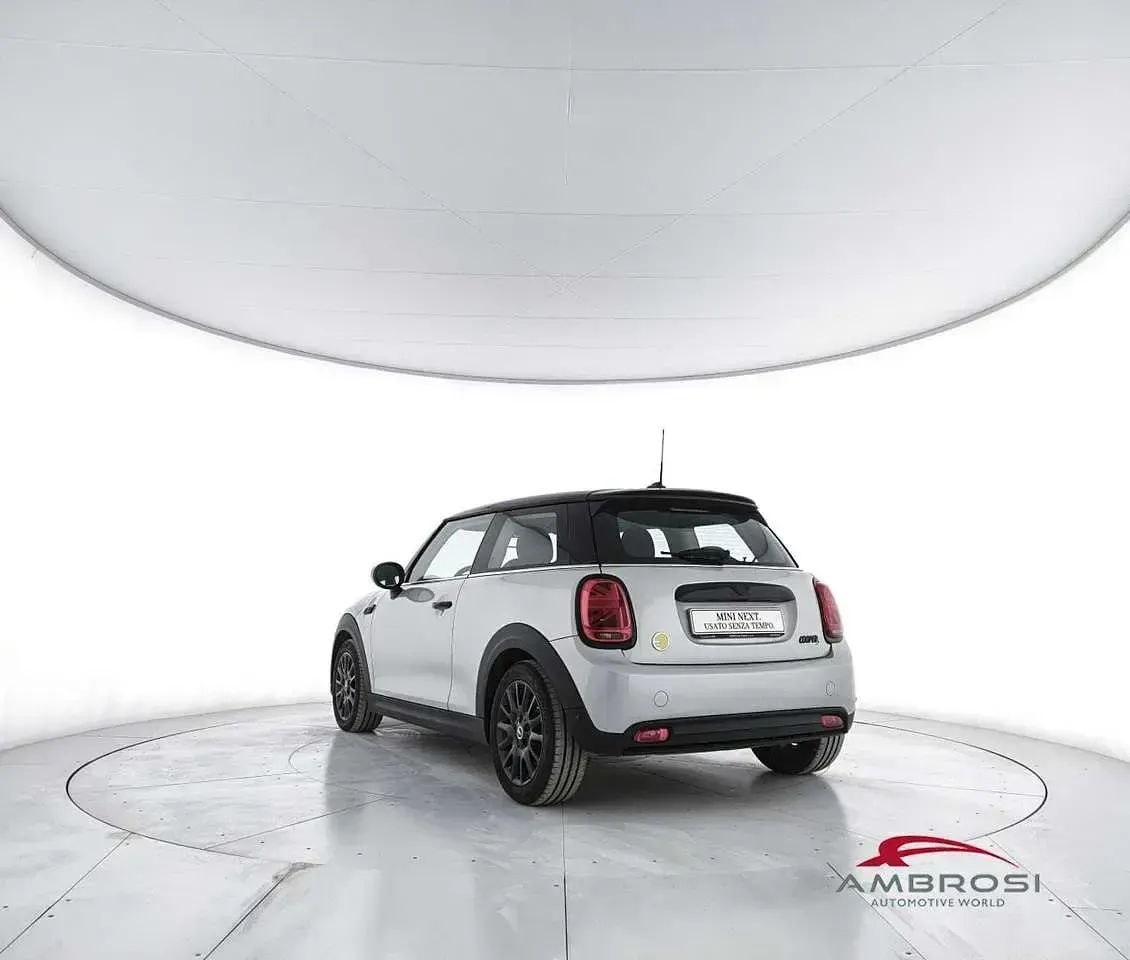 Usata Mini Cooper SE 135 kW (184 CV) 2021 Argento Utilitaria