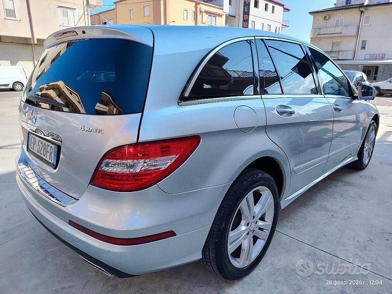 Usata Mercedes R350 265 CV (194 kW) 2012 Grigio Monovolume