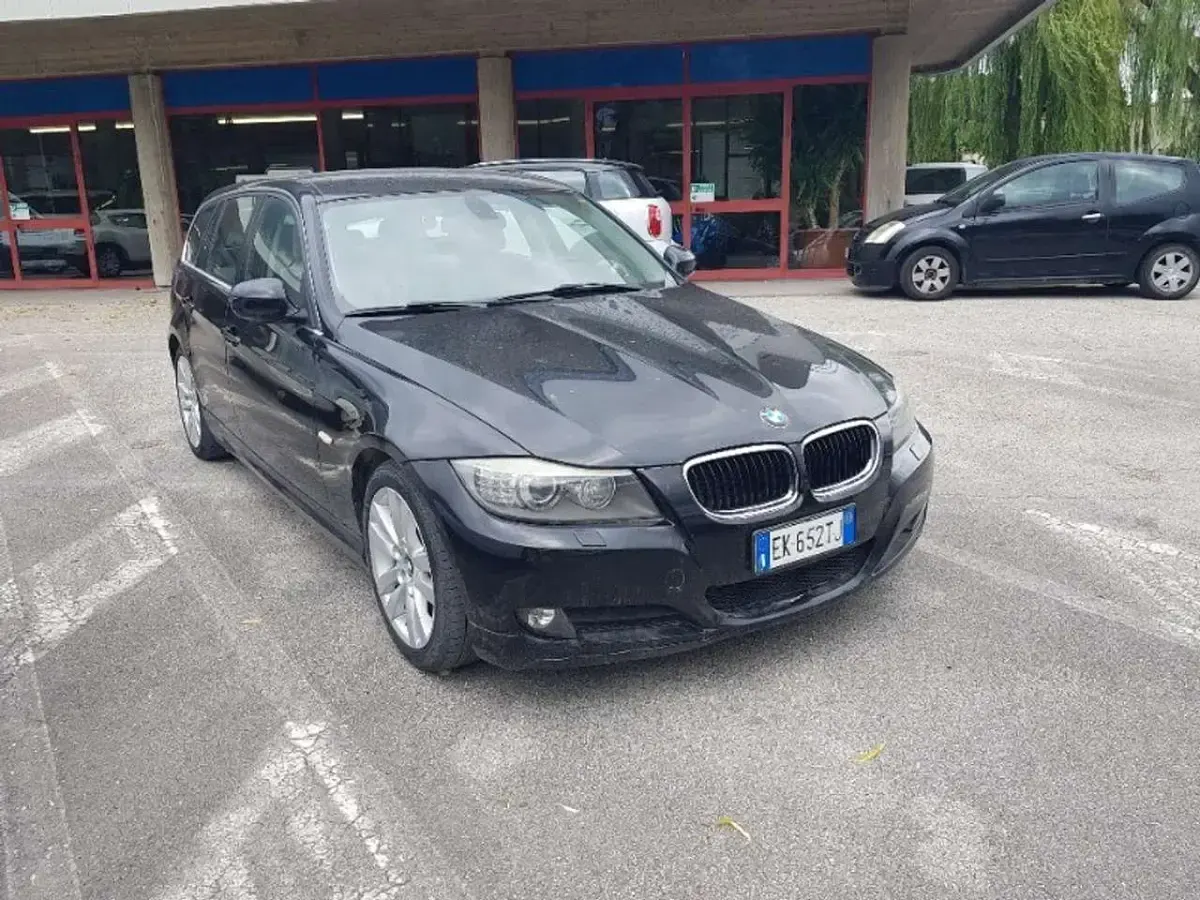 Usata BMW 318 143 CV (105 kW) 2012 Nero Station wagon