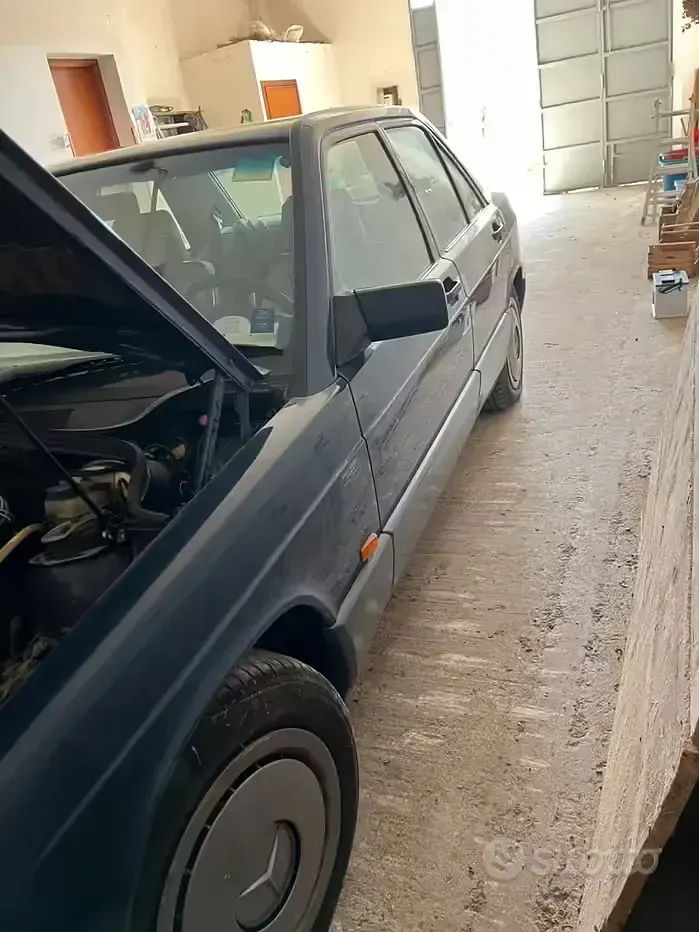 Usata Mercedes 190 109 CV (80 kW) 1991 Blu Berlina