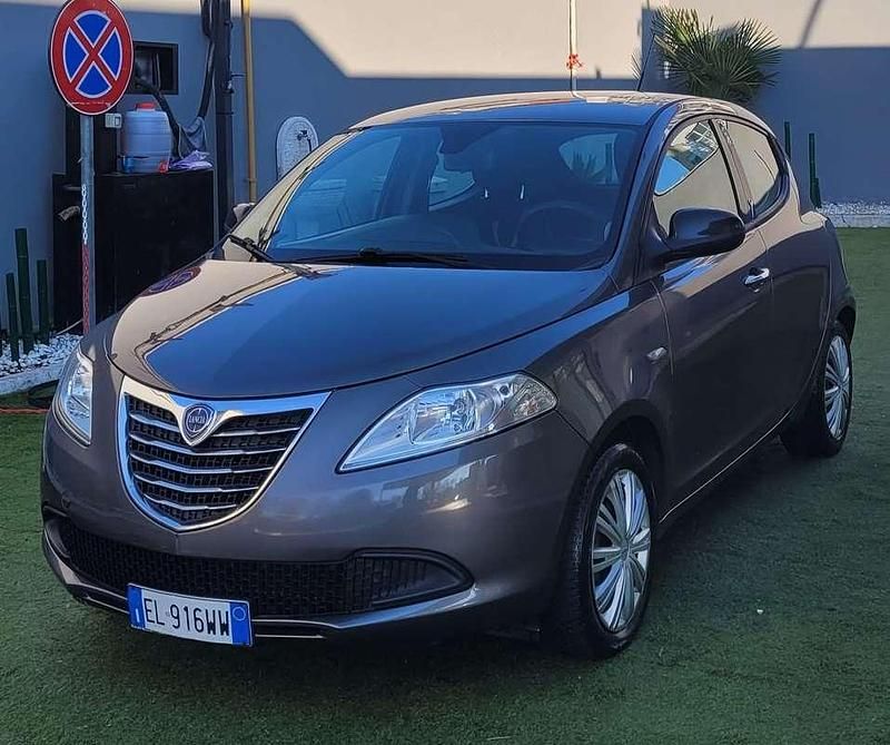 Usata Lancia Ypsilon 77 CV (56 kW) 2012 Utilitaria