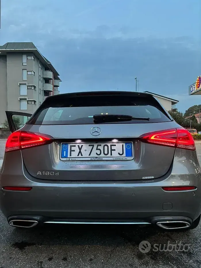 Usata Mercedes A180 Executive 116 CV (85 kW) 2019 Grigio Berlina