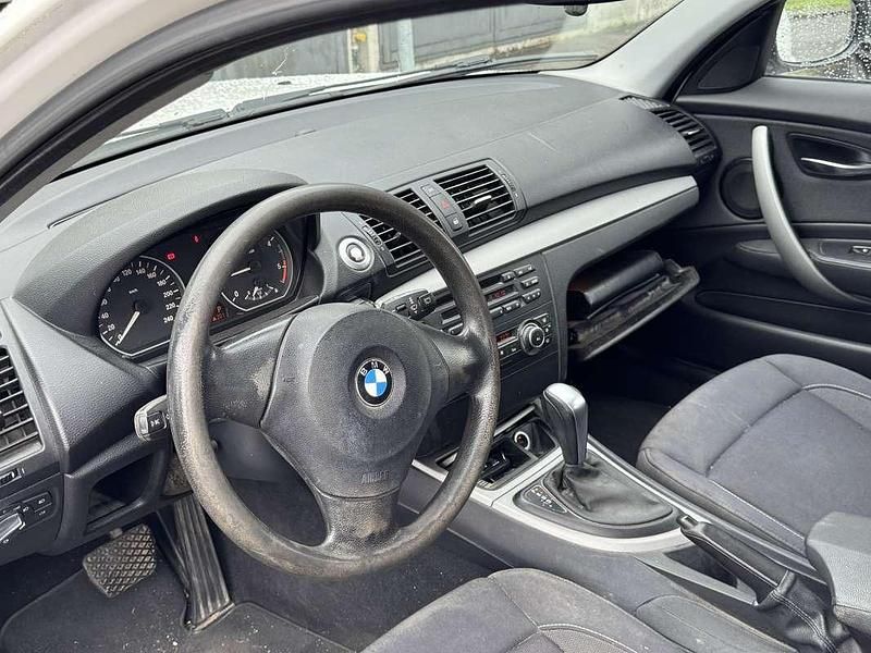 Bianco Usata 2009 BMW 118 Due volumi | 3200 € (Buon prezzo) - Immagine 1/4