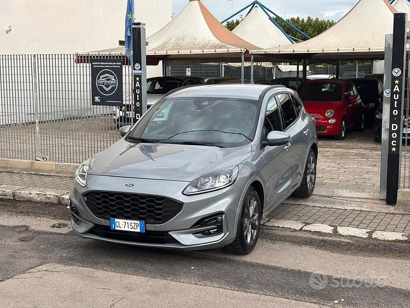 Usata Ford Kuga ST-Line 120 CV (88 kW) 2022 Grigio SUV