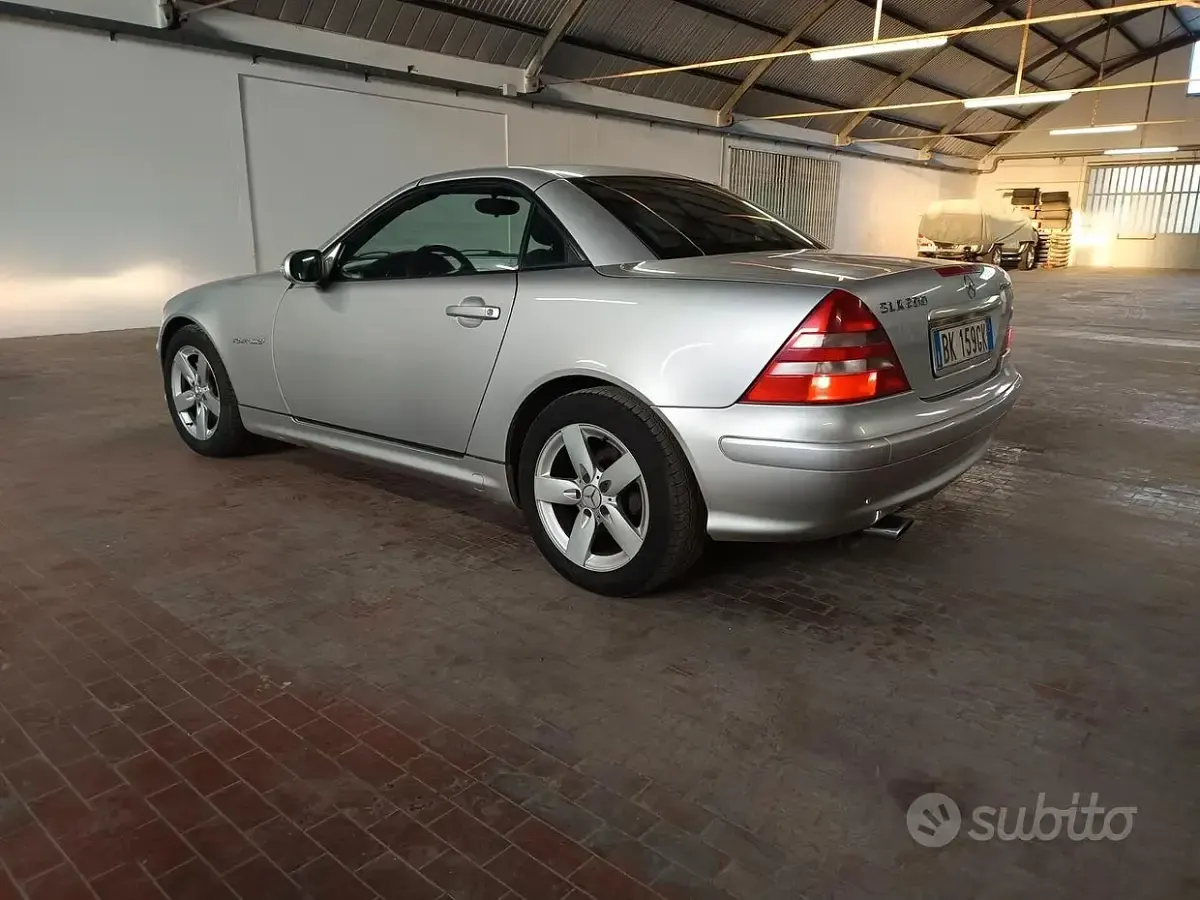Usata Mercedes SLK200 163 CV (119 kW) 2000 Argento Cabrio