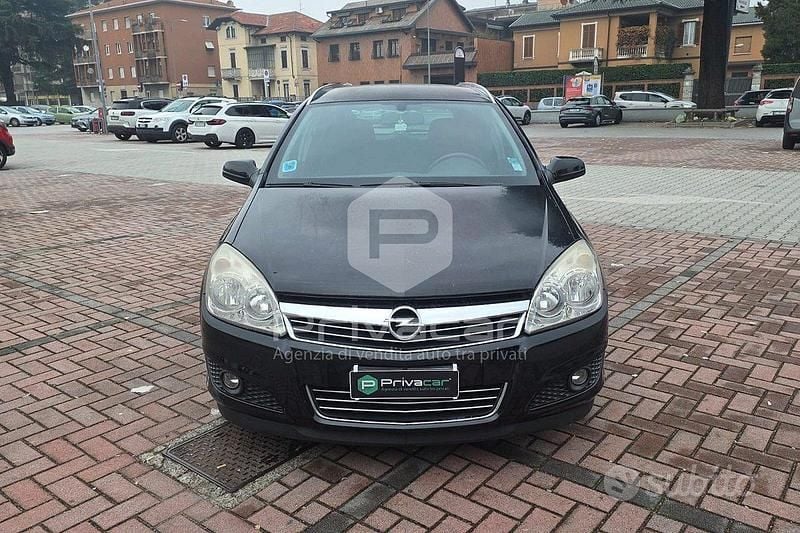 Usata Opel Astra Cosmo 125 CV (91 kW) 2008 Nero Station wagon