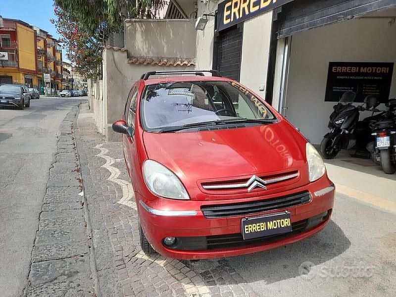 Usata Citroën Xsara Picasso Exclusive 90 CV (66 kW) 2006 Rosso Monovolume