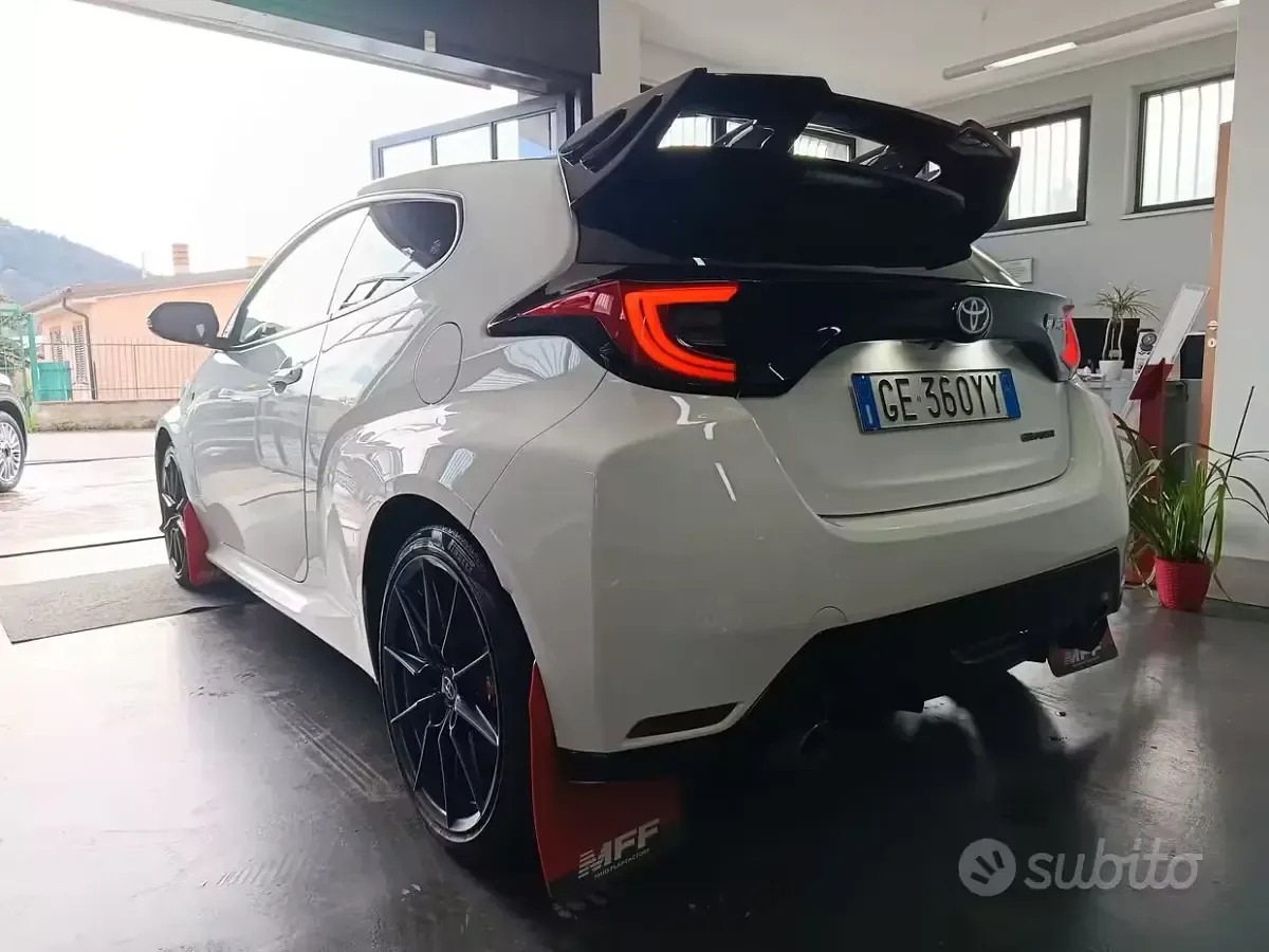Usata Toyota Yaris 261 CV (191 kW) 2021 Bianco Utilitaria